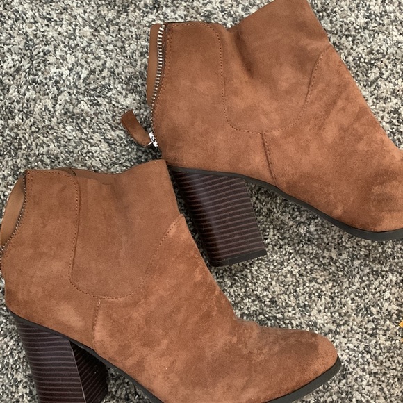 High heeled boots - Picture 2 of 4